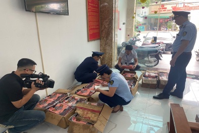 Hà Giang tạm giữ 208kg xúc xích có dấu hiệu nhập lậu