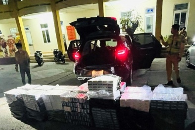 Thu giữ 10.000 bao thuốc lá điếu nhập lậu đang trên đường đi tiêu thụ