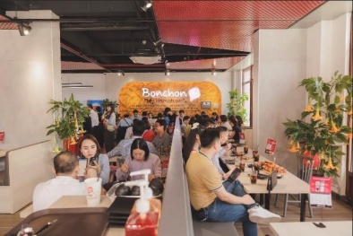 Biển người đổ về ‘Hàn Quốc thu nhỏ’ K-Town trong ngày khai trương