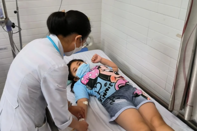 Học sinh ngộ độc 13Win OKVIP Cá cược bóng đá nghi do ăn cơm cuộn bán ở cổng trường chứa độc tố vi khuẩn