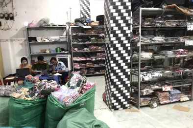 Long An: Tạm giữ hơn 3.000 sản phẩm quần áo không rõ nguồn gốc xuất xứ