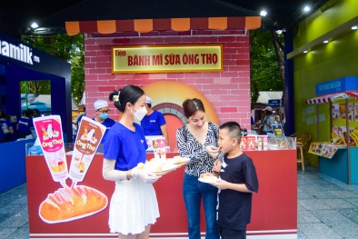 Vinamilk & sữa đặc Ông Thọ tái hiện “góc phố ẩm thực tuổi thơ” tại Lễ hội bánh mì 2024