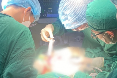 Dập nát mô cơ và đứt cẳng tay do sử dụng máy xay thịt không đúng cách