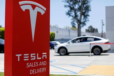 Tesla triệu hồi hơn 1,8 triệu xe do lỗi nắp capo