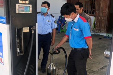 Lực lượng chức năng thu giữ 2.750 lít xăng không rõ nguồn gốc tại Công ty Xăng dầu Hiệp Phong