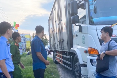 Bình Thuận: Phát hiện hơn 9.000 bao thuốc lá nhập lậu vận chuyển bằng xe tải