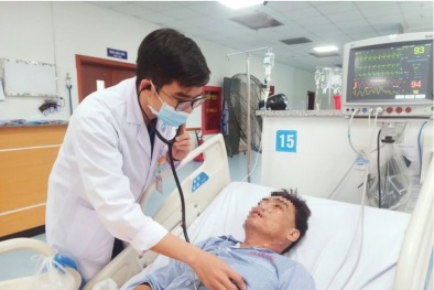 Dùng thuốc gia truyền theo quảng cáo trên mạng, người đàn ông bị ngưng tim