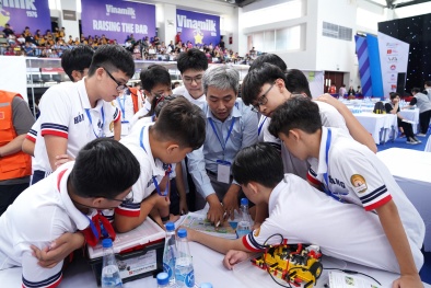 Các thí sinh Robotacon WRO 2024 cùng Vinamilk trở thành “đồng minh trái đất”
