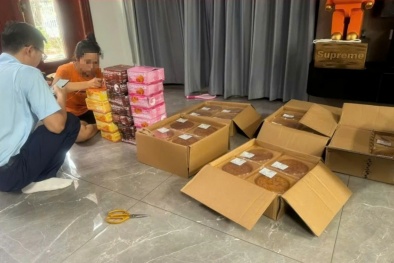 Xử phạt cơ sở kinh doanh, buộc tiêu hủy 288 bánh trung thu nhập lậu