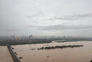 Thủ tướng chỉ đạo tập trung ứng phó lũ lớn, đảm bảo an toàn đê điều