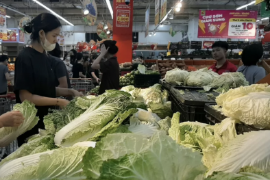 Kịp thời cung ứng nhu yếu phẩm và hàng hoá thiết yếu đến các vùng bị bão, lũ