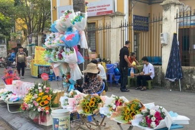 Thị trường hoa tươi trầm lắng trước thềm ngày Nhà giáo Việt Nam