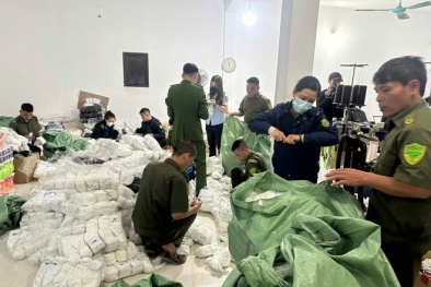 Hà Nội: Phát hiện cơ sở sản xuất 21.000 chiếc tất giả mạo thương hiệu lớn