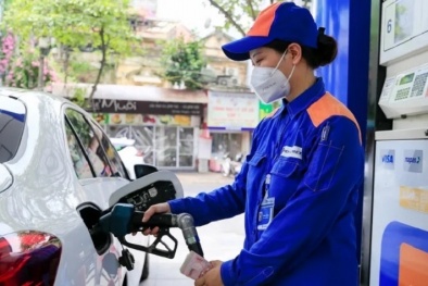 Giá xăng dầu tiếp tục tăng, RON95-III tăng 273 đồng/lít
