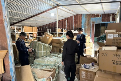 Quảng Ninh: Thu giữ hơn 2.000 hộp kẹo táo đỏ không rõ nguồn gốc bán trên TikTok