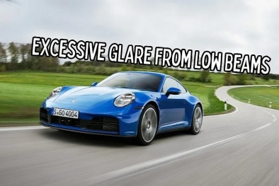 Triệu hồi Porsche 911 do pha chiếu gần quá chói