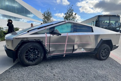 Tesla tạm dừng giao xe Cybertruck do ốp thân có thể tự bung khi sử dụng xe