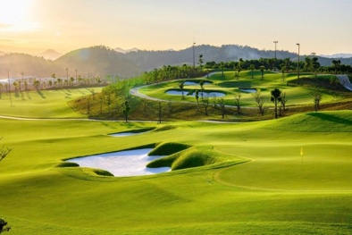 Huyền thoại 'Cá mập trắng' Greg Norman khảo sát sân golf T&T Văn Lang Empire chuẩn bị cho trải nghiệm 18 hố