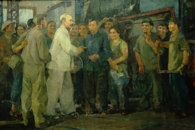 Bác vẫn cùng chúng cháu hành quân