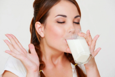 Bác sĩ khuyến cáo uống sữa đúng cách để không làm tăng nguy cơ sỏi thận