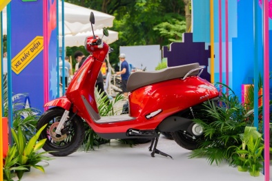 Nữ chủ xe VinFast Evo200: 'Tiện lợi, tiết kiệm, không tốn thời gian chờ đổ xăng'