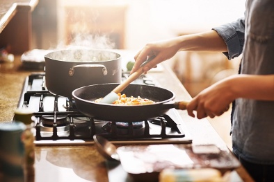 Vừa bật điều hòa vừa nấu ăn: Nguy hiểm chết người