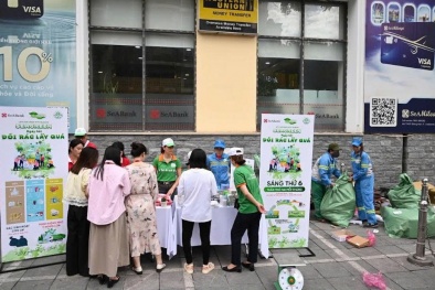SeABank tổ chức 'Ngày hội đổi rác lấy quà' - Lan tỏa lối sống xanh vì Hà Nội sạch đẹp