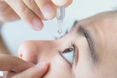 Nguy cơ mất thị lực vì thói quen sử dụng dung dịch nhỏ mắt tại nhà, dùng sao cho đúng?