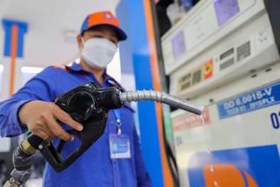 Xu hướng giảm giá xăng dầu thế giới năm 2025 và những đối sách của Việt Nam