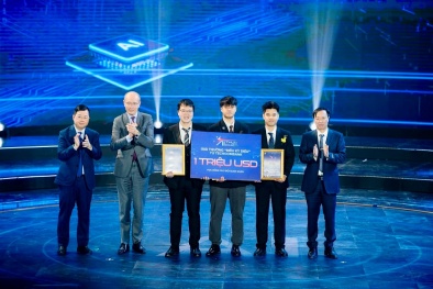 Techcombank trao tặng học bổng trị giá 1 triệu USD cho đội quán quân ‘A.I thực chiến’ mùa đầu tiên
