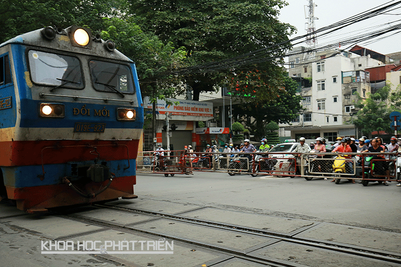 Ý tưởng cảnh báo tự động bằng nước ở đường ngang dân sinh tránh tai nạn đường sắt