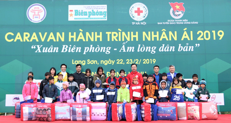 “Caravan- Hành trình nhân ái 2019”: Tiếp thêm động lực cho quân và dân nơi biên giới