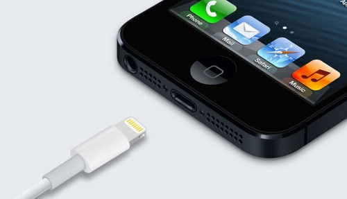 Đầu c&aacute;p mới của iPhone 5 đảm bảo tốc độ truy cập nhanh hơn. Tuy nhi&ecirc;n sẽ l&agrave; bất tiện đối với những người sử dụng phi&ecirc;n bản trước đ&oacute;.