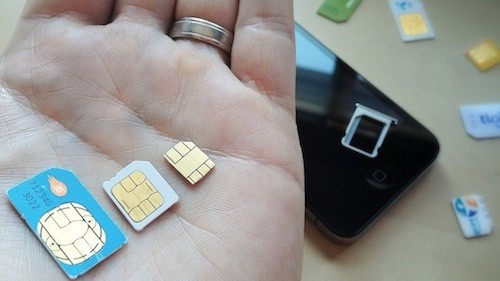 Loại SIM mới trong iPhone 5 mang t&ecirc;n Nano-SIM, ho&agrave;n to&agrave;n kh&aacute;c k&iacute;ch cỡ loại Micro-SIM d&ugrave;ng cho iPhone 4/4S.