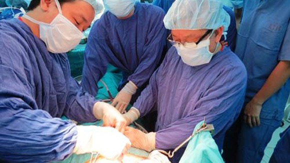 Cấy gh&eacute;p nội tạng ở bệnh viện