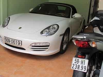 Si&ecirc;u xe Porsche của tr&ugrave;m A. bị tạm giữ 