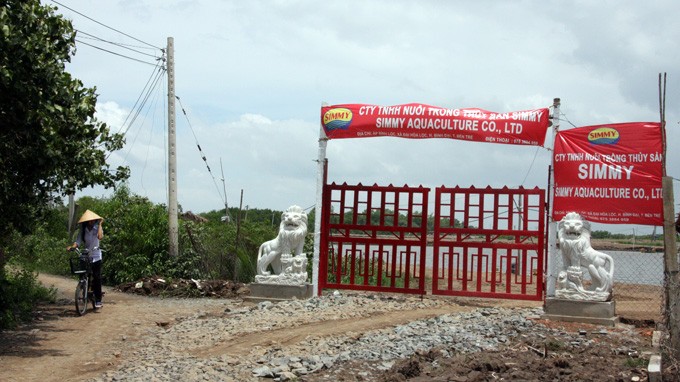 Khu vực cổng C&ocirc;ng ty Simmy (Đ&agrave;i Loan) thu&ecirc; đất tại Bến Tre - Ảnh: Trường Giang