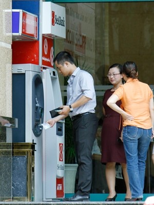 Thẻ t&iacute;n dụng nhiều tiện &iacute;ch trong thanh to&aacute;n nhưng phải cẩn trọng khi sử dụng. Ảnh: Ngọc ch&acirc;u