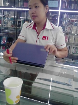 Nh&acirc;n vi&ecirc;n Ngọc cho biết kh&aacute;ch h&agrave;ng phải trả hết tiền mới được b&aacute;n sản phẩm v&agrave; Cty kh&ocirc;ng c&oacute; chương tr&igrave;nh mua lại sản phẩm